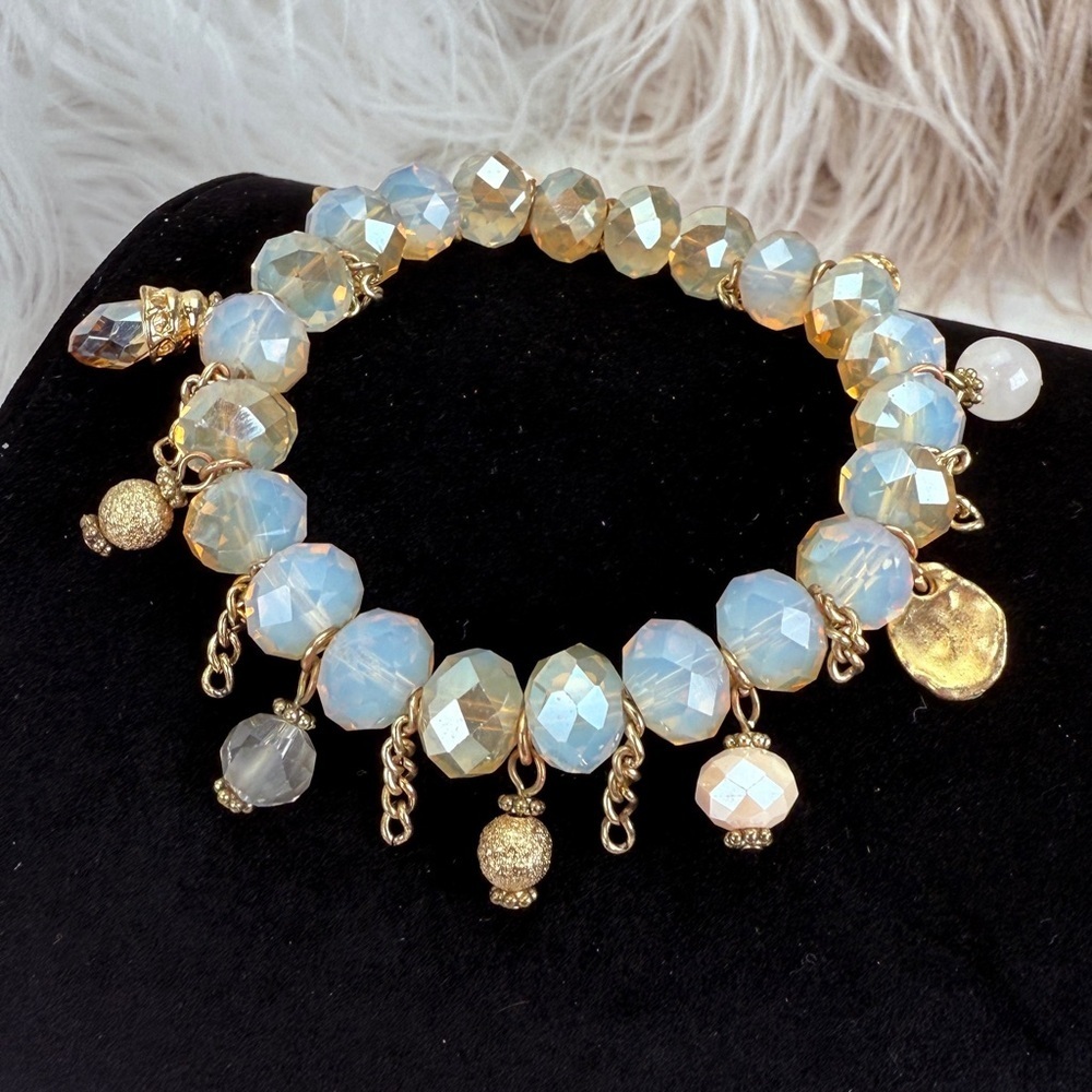 Beautiful, reflective costume stretch bracelet